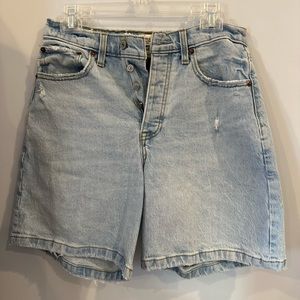 COPY - Abercrombie and Fitch The 7" Dad Short High Rise Curve Love (Light Wash)